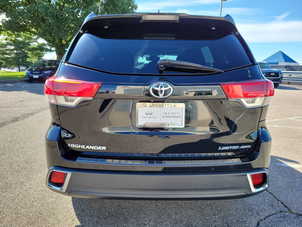 Used 2017 Toyota Highlander Limited V6 SUV
