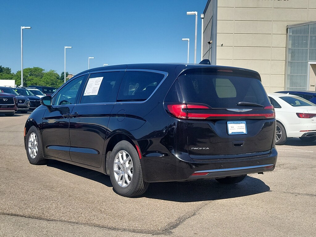 Used 2023 Chrysler Pacifica Touring L Van Passenger Van