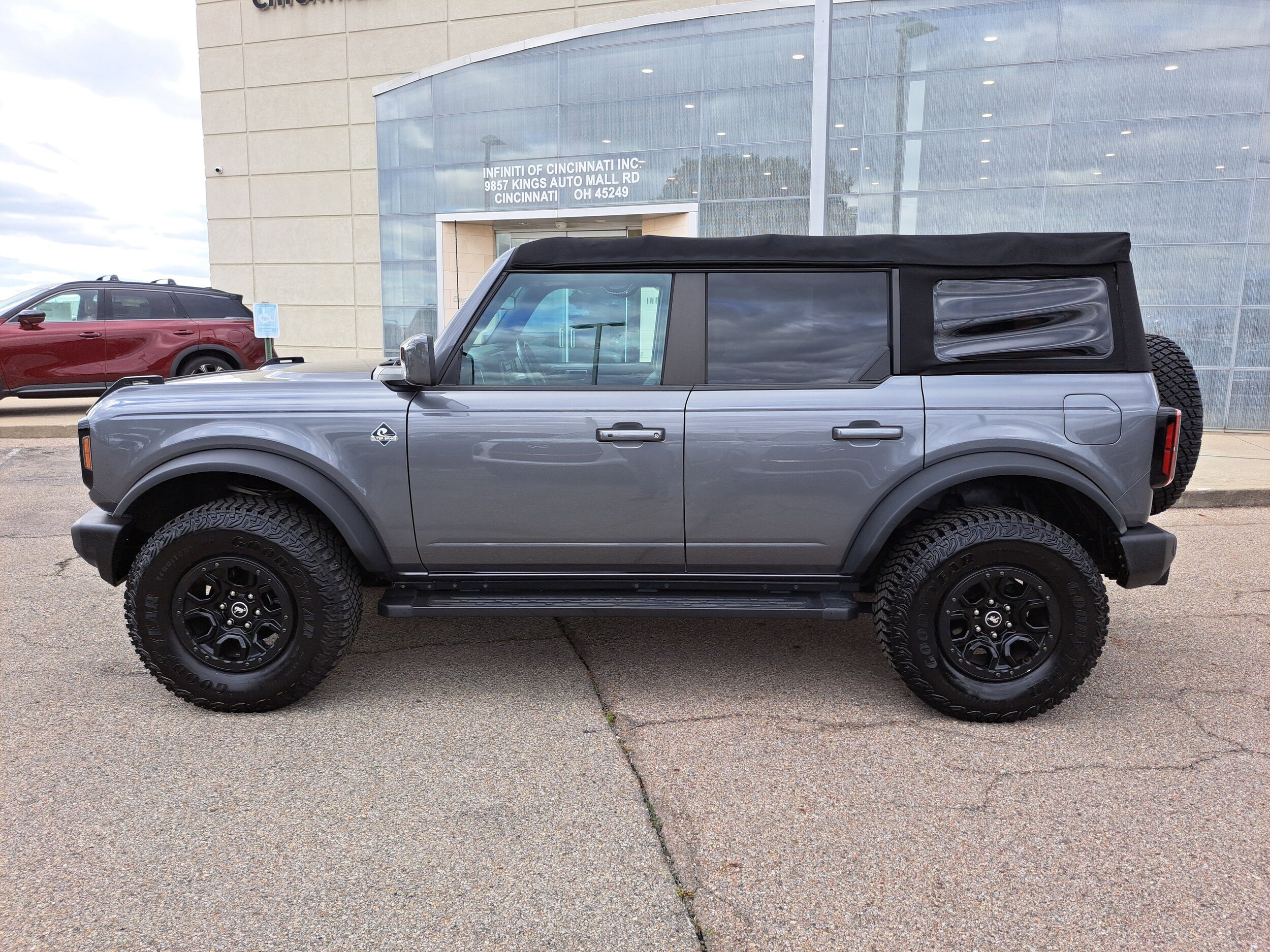 2021 Ford Bronco Outer Banks photo 2