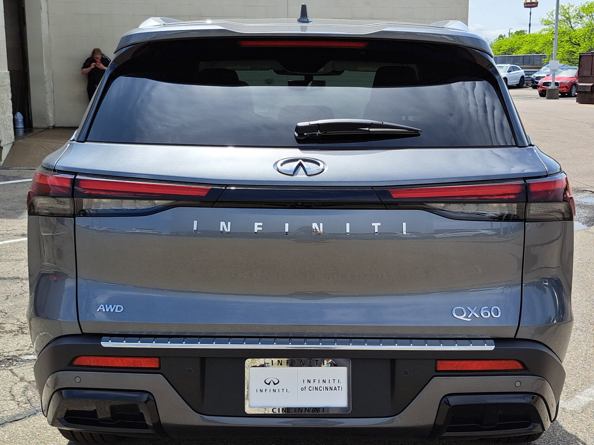 2025 Infiniti QX60 Luxe photo 2