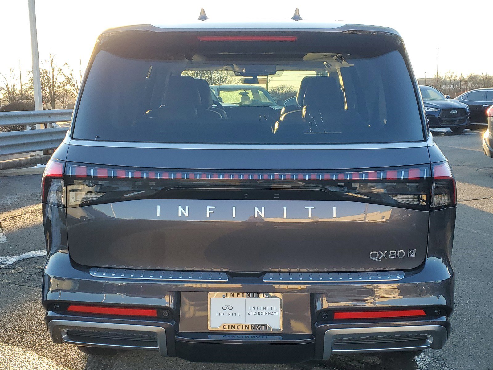 2025 Infiniti QX80 Luxe photo 3