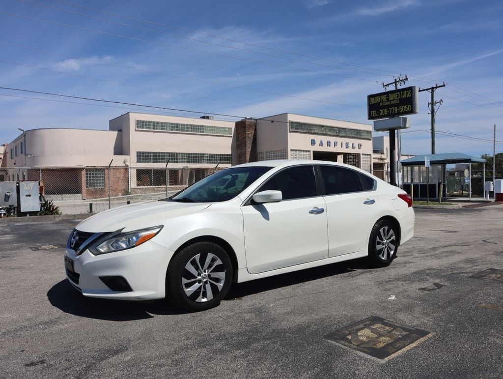 Used 2017 Nissan Altima SV with VIN 1N4AL3APXHC147161 for sale in New York, NY
