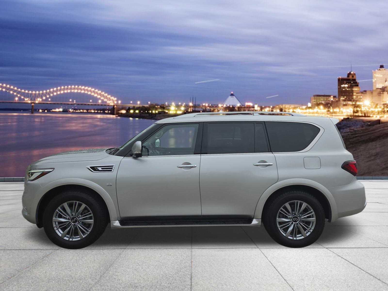 2019 Infiniti QX80 Luxe photo 2