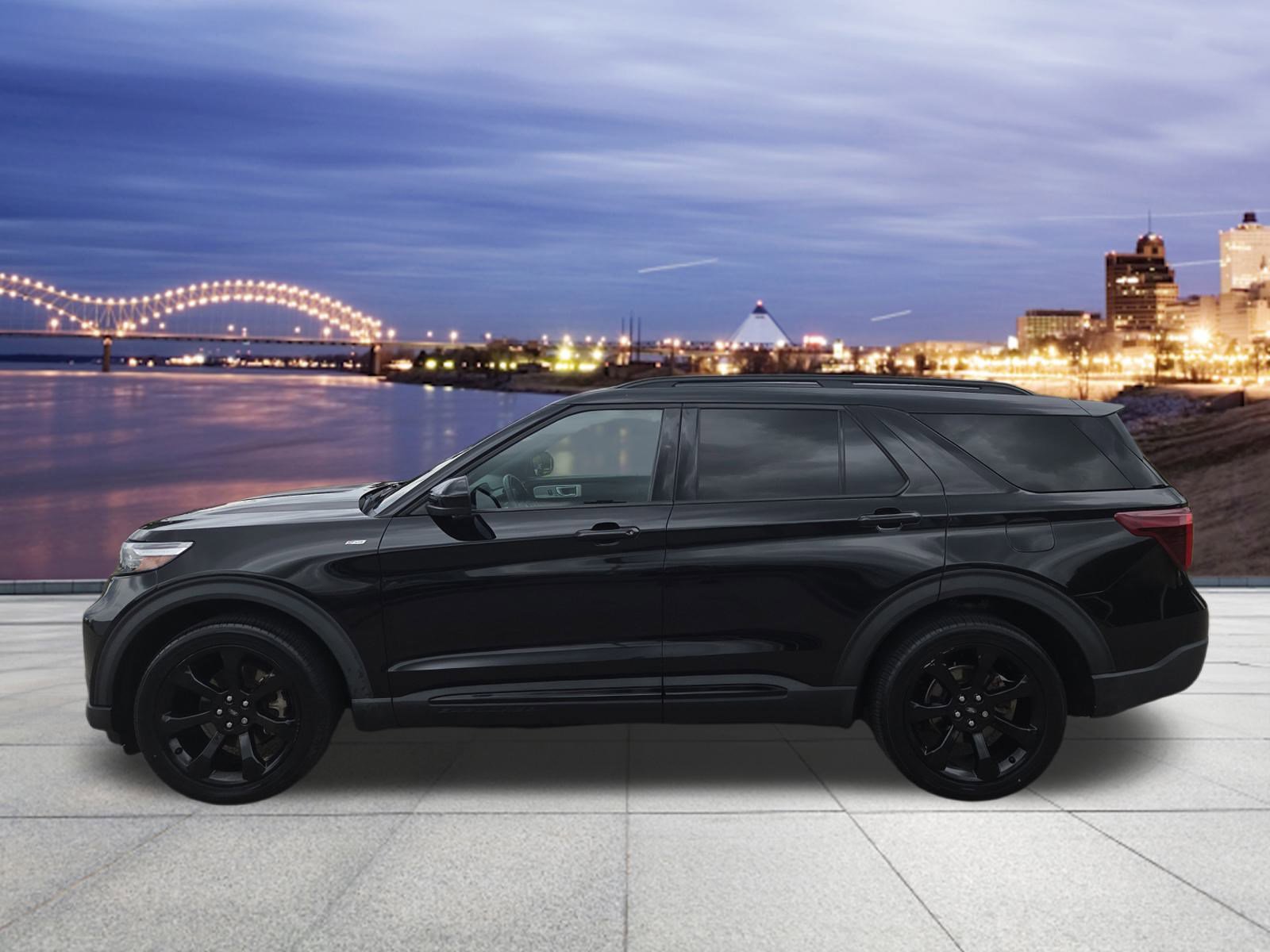 2022 Ford Explorer ST-Line photo 2