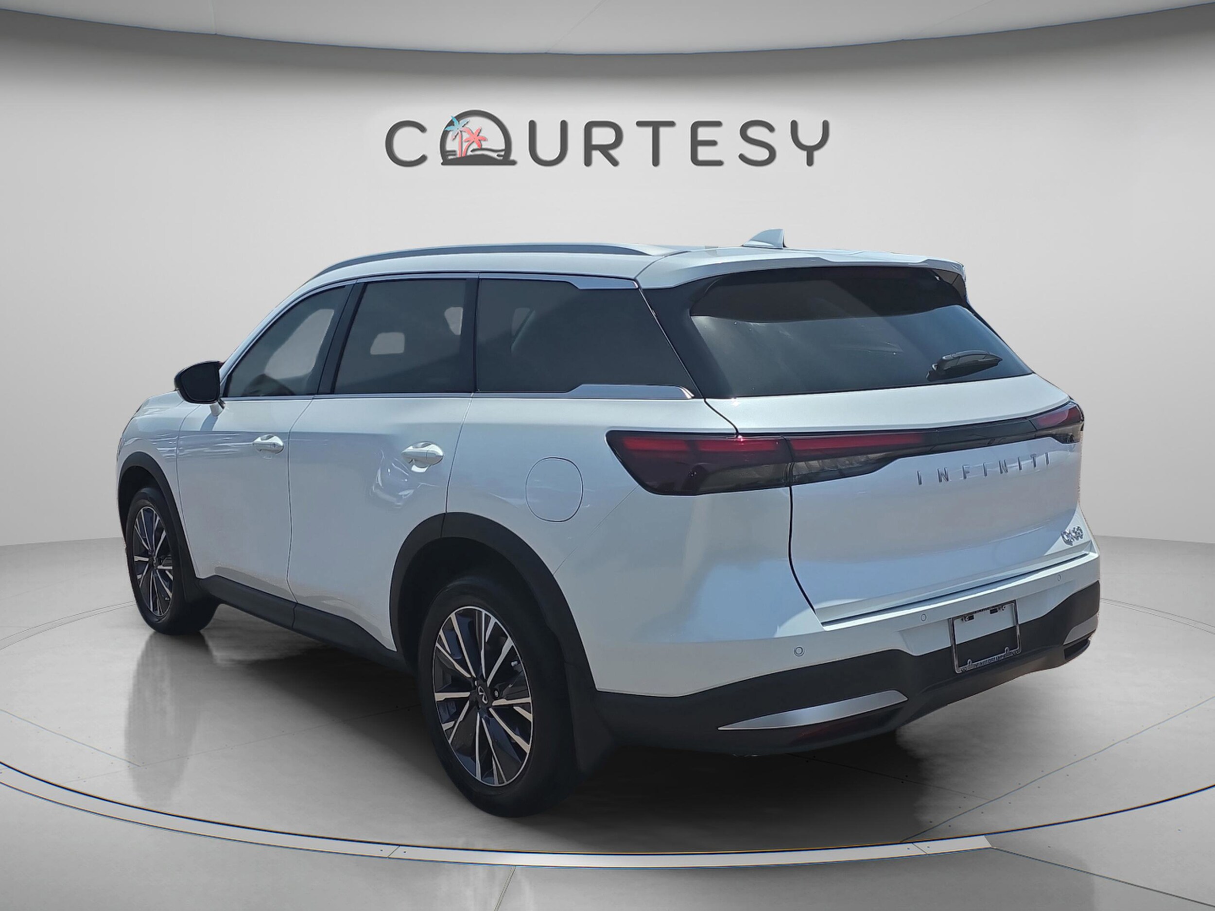 2027 INFINITI QX60 LUXE - Photo 2