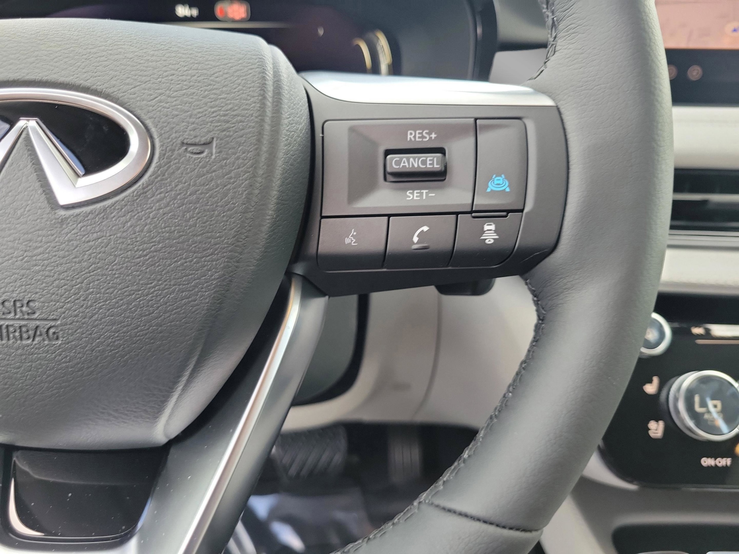 2027 INFINITI QX60 LUXE - Photo 12
