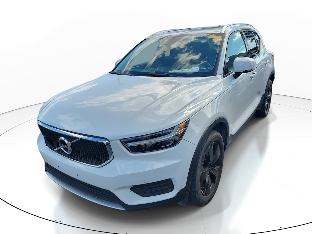 Used 2020 Volvo XC40 Momentum SUV