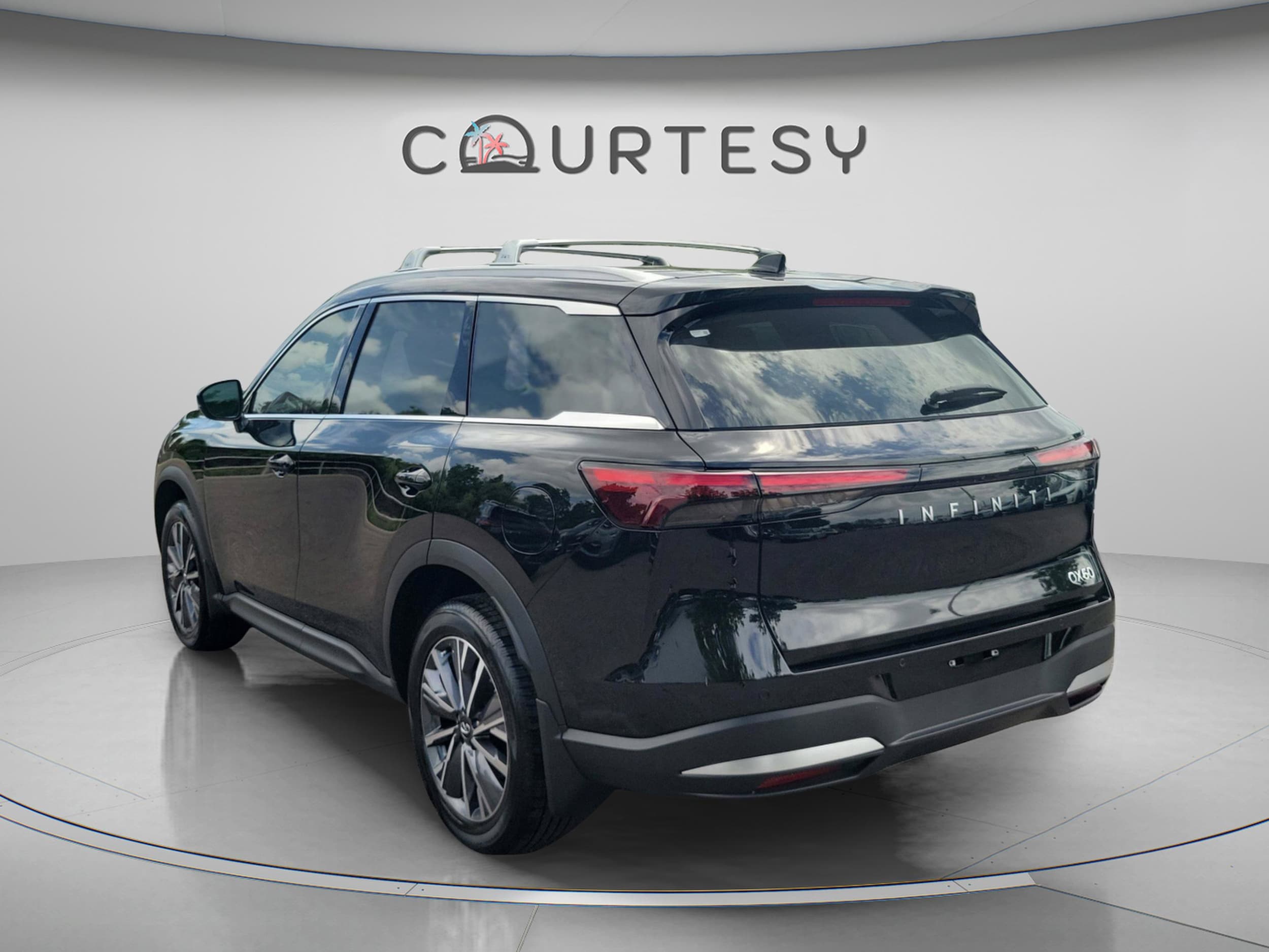 2027 INFINITI QX60 LUXE - Photo 2