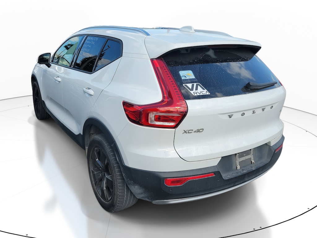 Used 2020 Volvo XC40 Momentum SUV