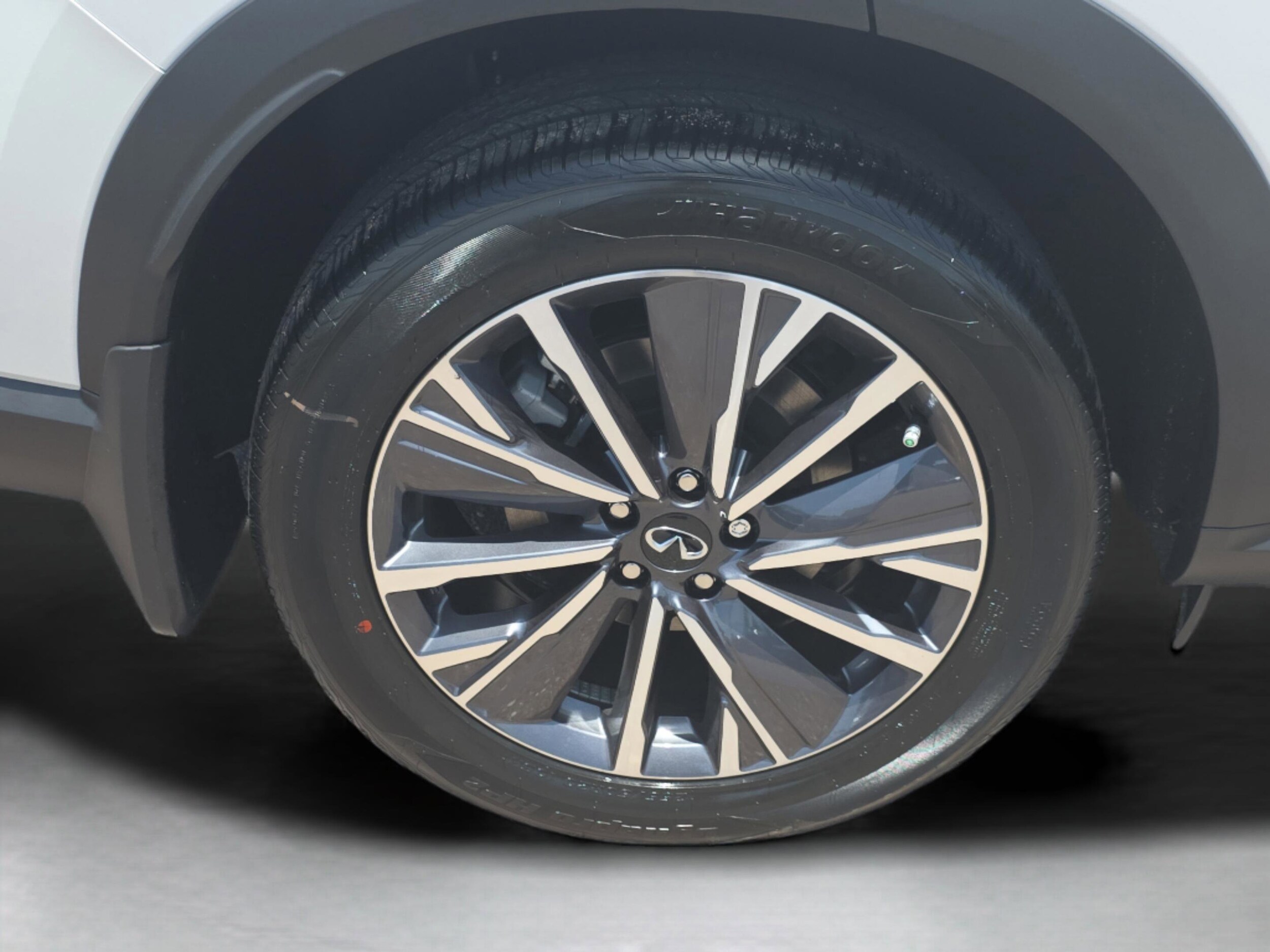 2027 INFINITI QX60 LUXE - Photo 8
