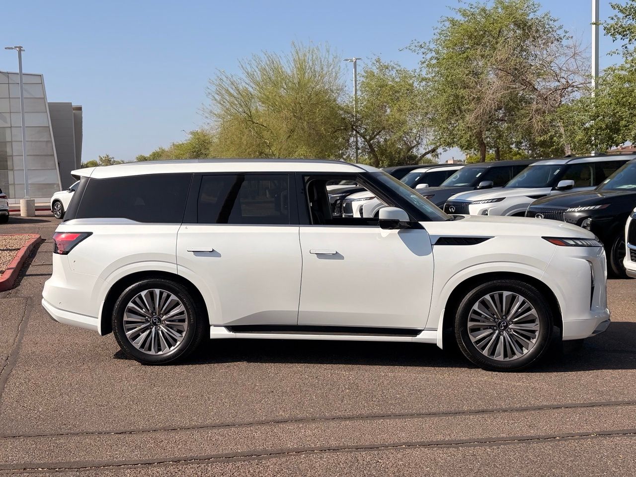 2026 INFINITI QX80 Luxe - Photo 7