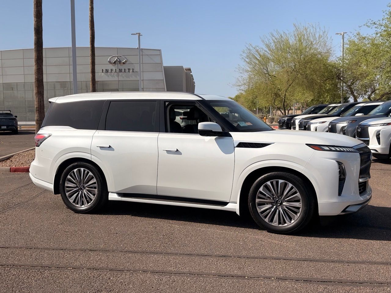 2026 INFINITI QX80 Luxe - Photo 6