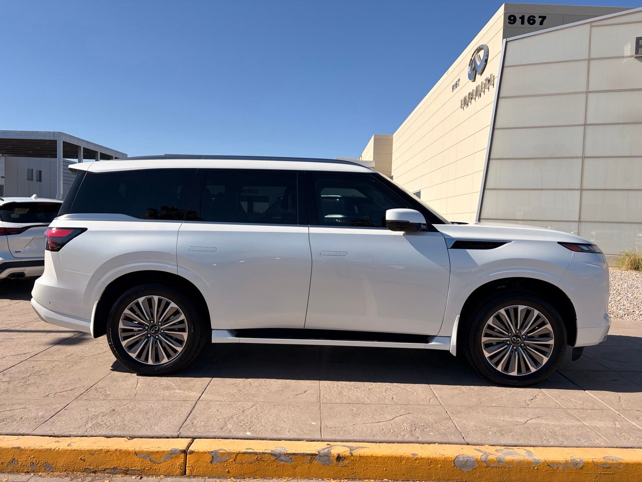2026 INFINITI QX80 Luxe - Photo 7