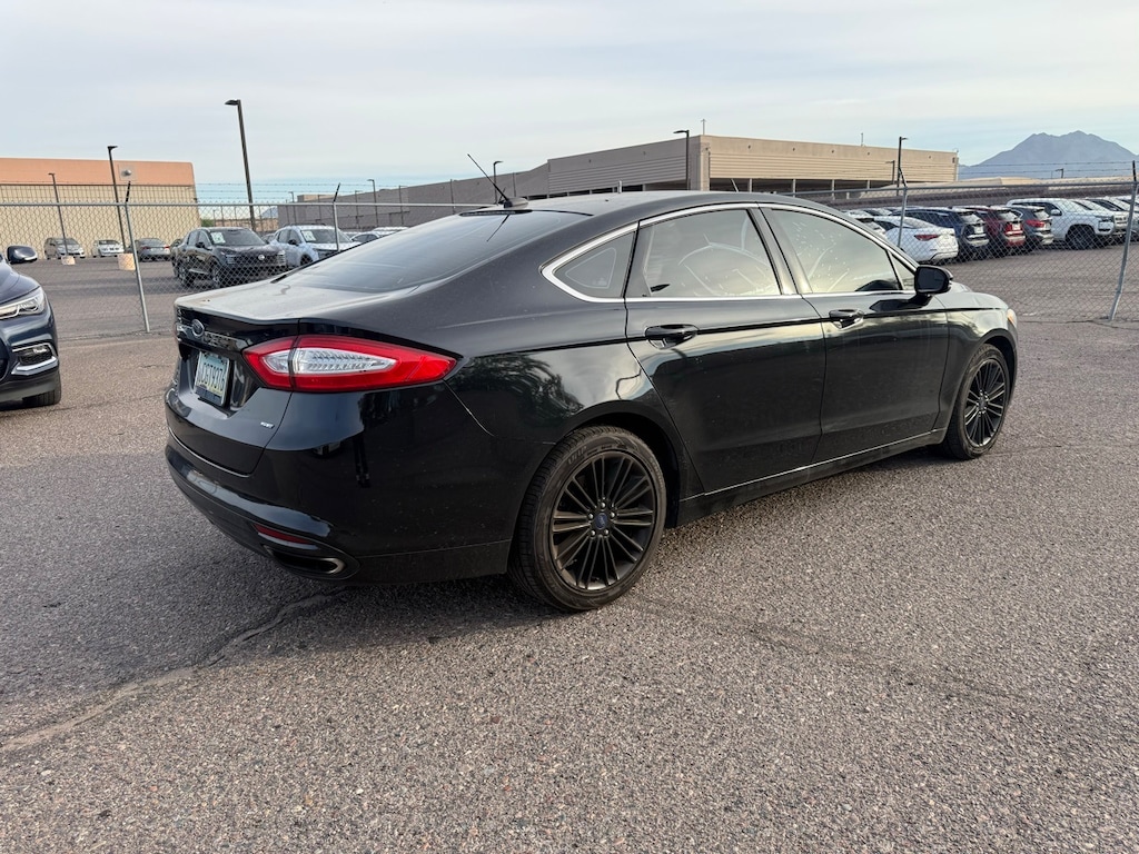 Used 2016 Ford Fusion SE Sedan