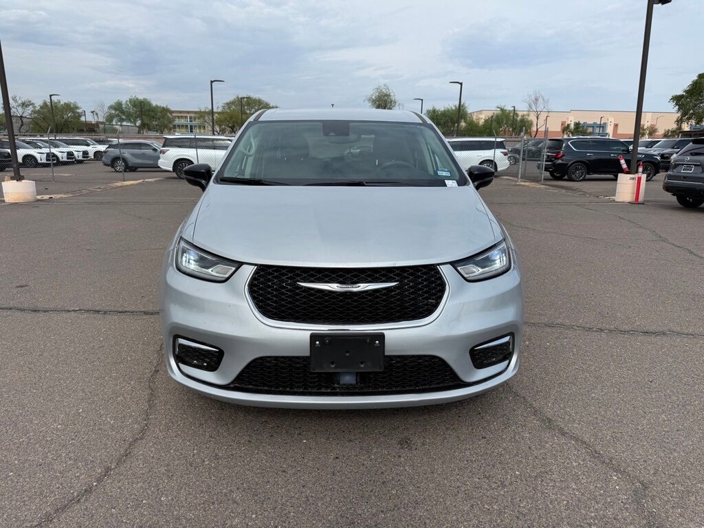 Used 2024 Chrysler Pacifica Touring L Van Passenger Van