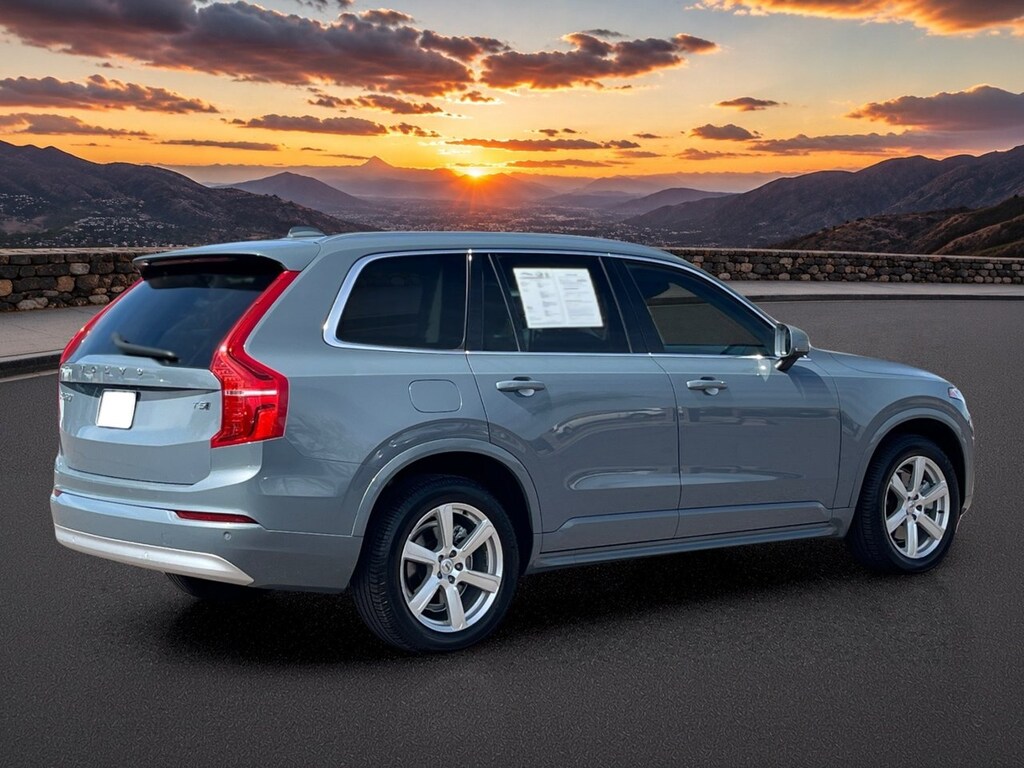 Used 2022 Volvo XC90 T5 Momentum SUV