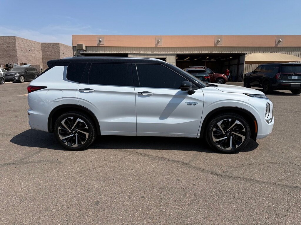 Used 2023 Mitsubishi Outlander Plug-In Hybrid SUV