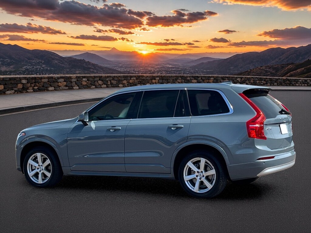 Used 2022 Volvo XC90 T5 Momentum SUV
