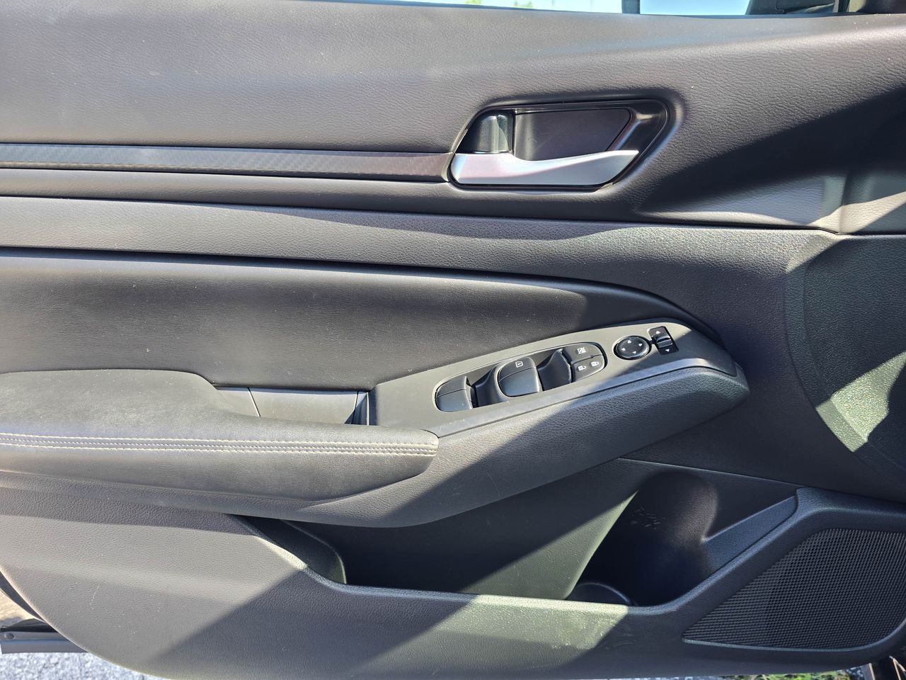 2025 Nissan Altima SV - Photo 8