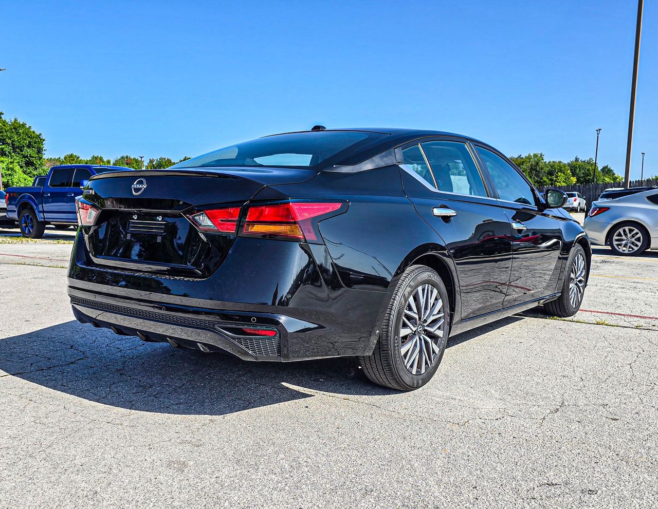 2025 Nissan Altima SV - Photo 6