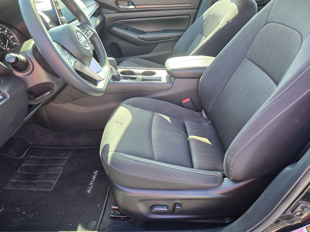 2025 Nissan Altima SV - Photo 10