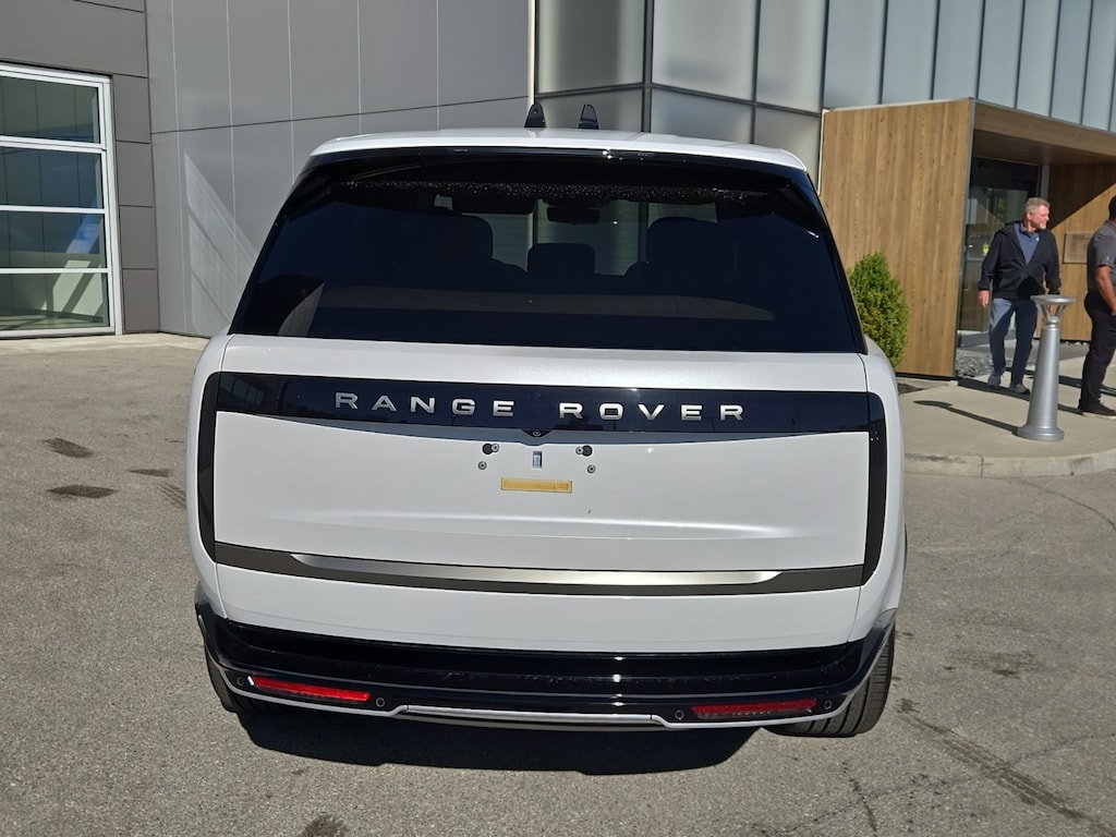 New 2025 Land Rover Range Rover SE 530PS SUV