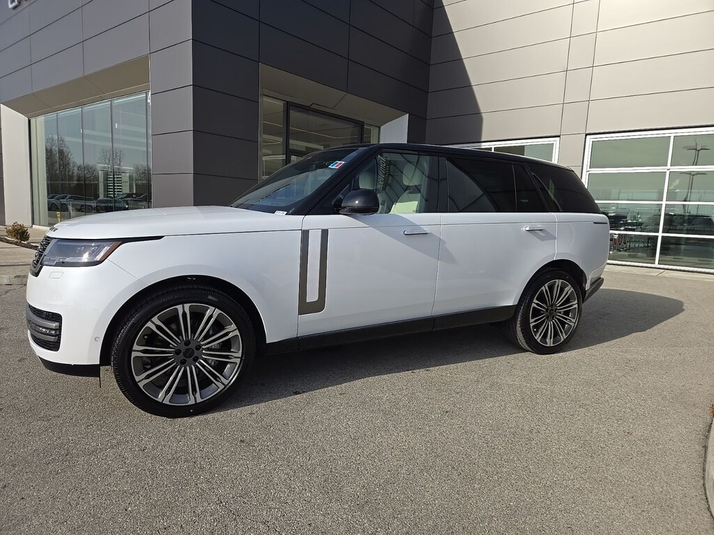 New 2026 Land Rover Range Rover SE SUV