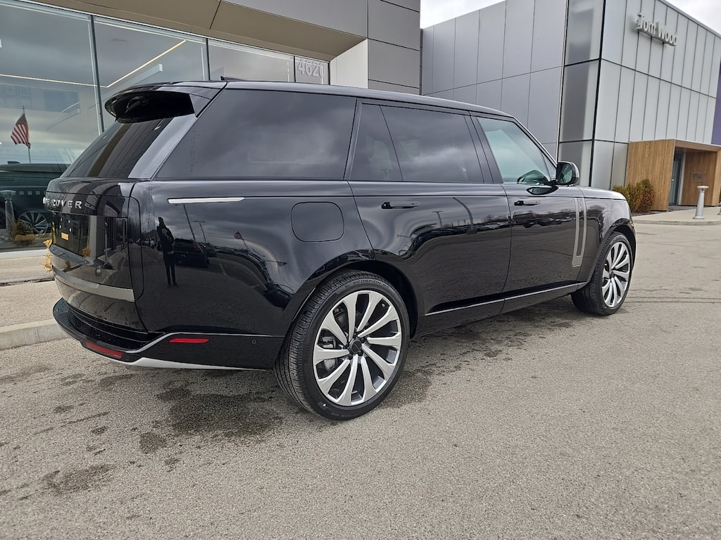 New 2026 Land Rover Range Rover SE SUV