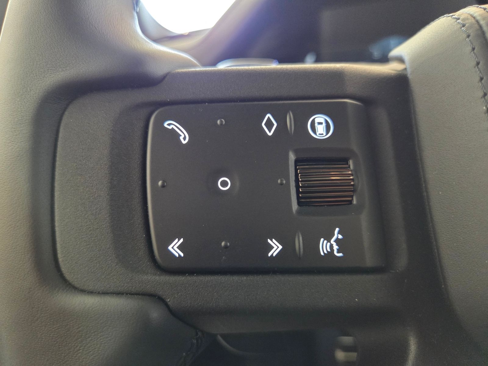2026 Land Rover Defender OCTA - Photo 31