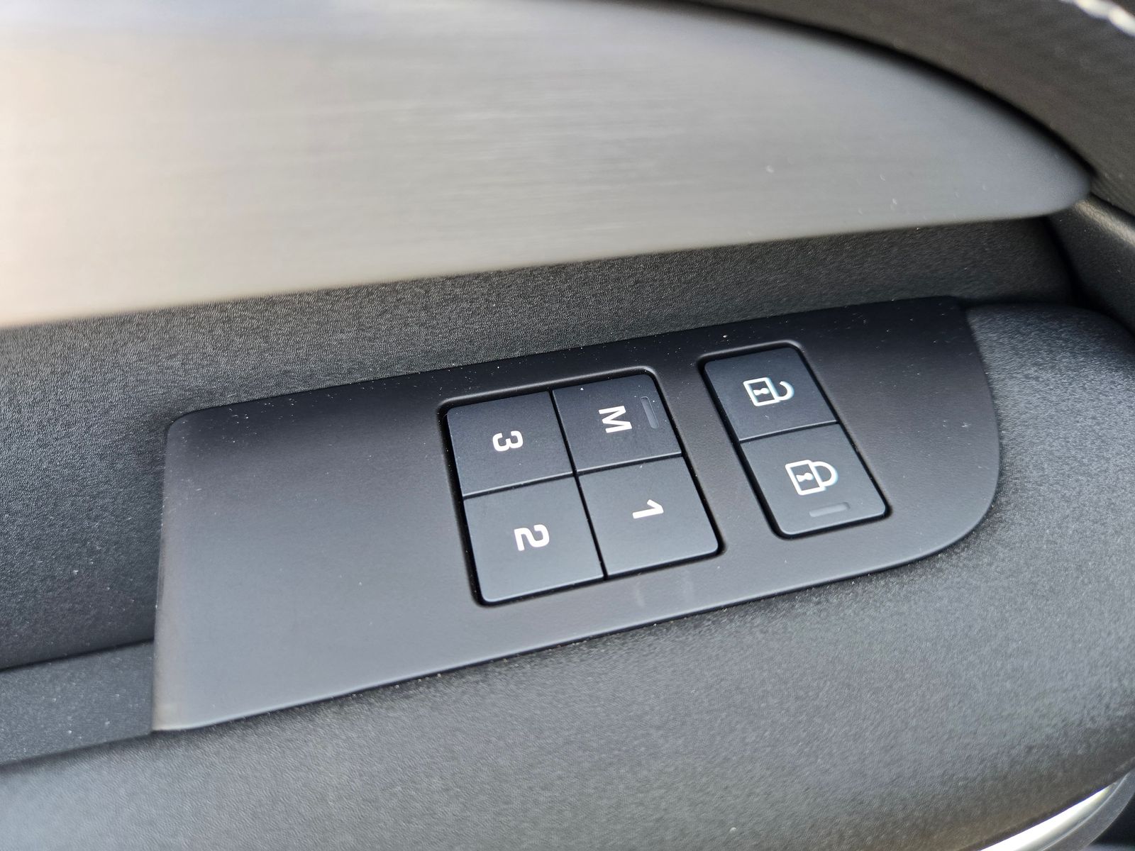 2026 Land Rover Discovery Gemini Edition - Photo 26