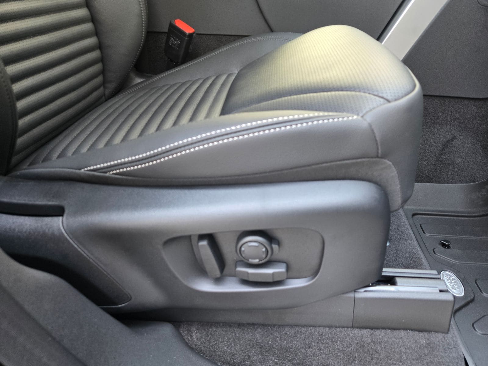 2026 Land Rover Discovery Gemini Edition - Photo 30