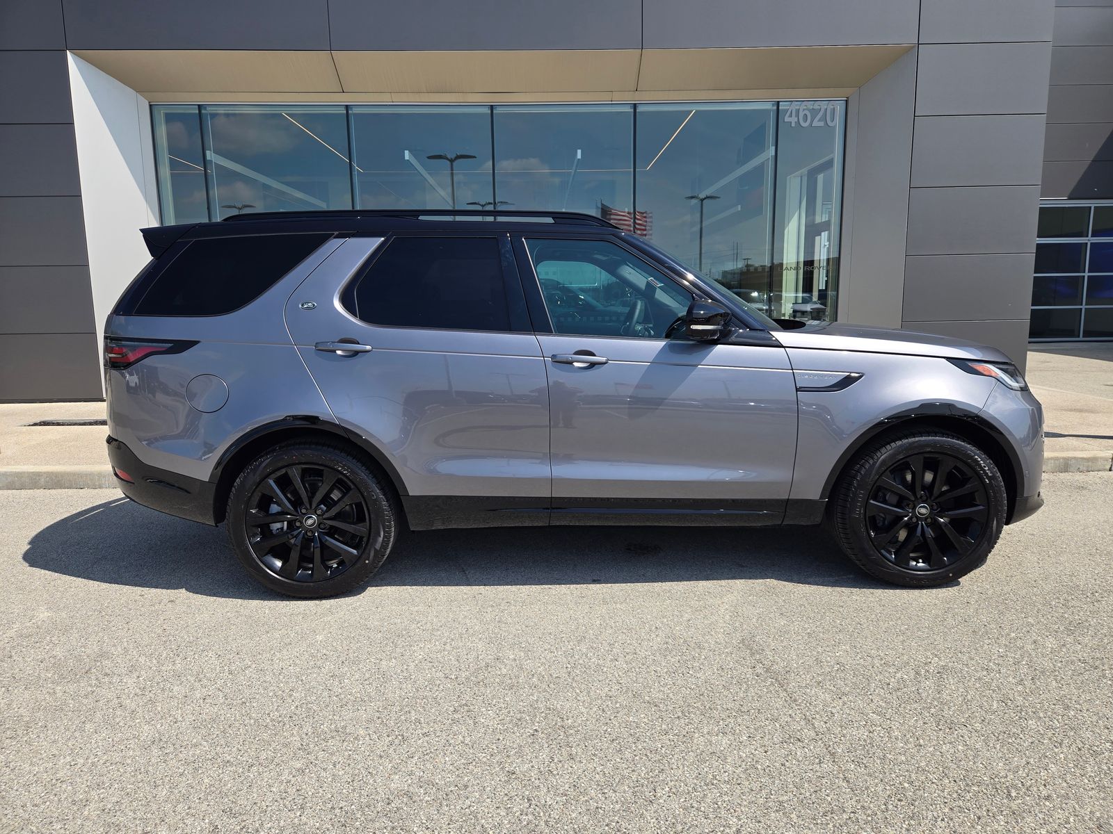 2026 Land Rover Discovery Gemini Edition - Photo 6