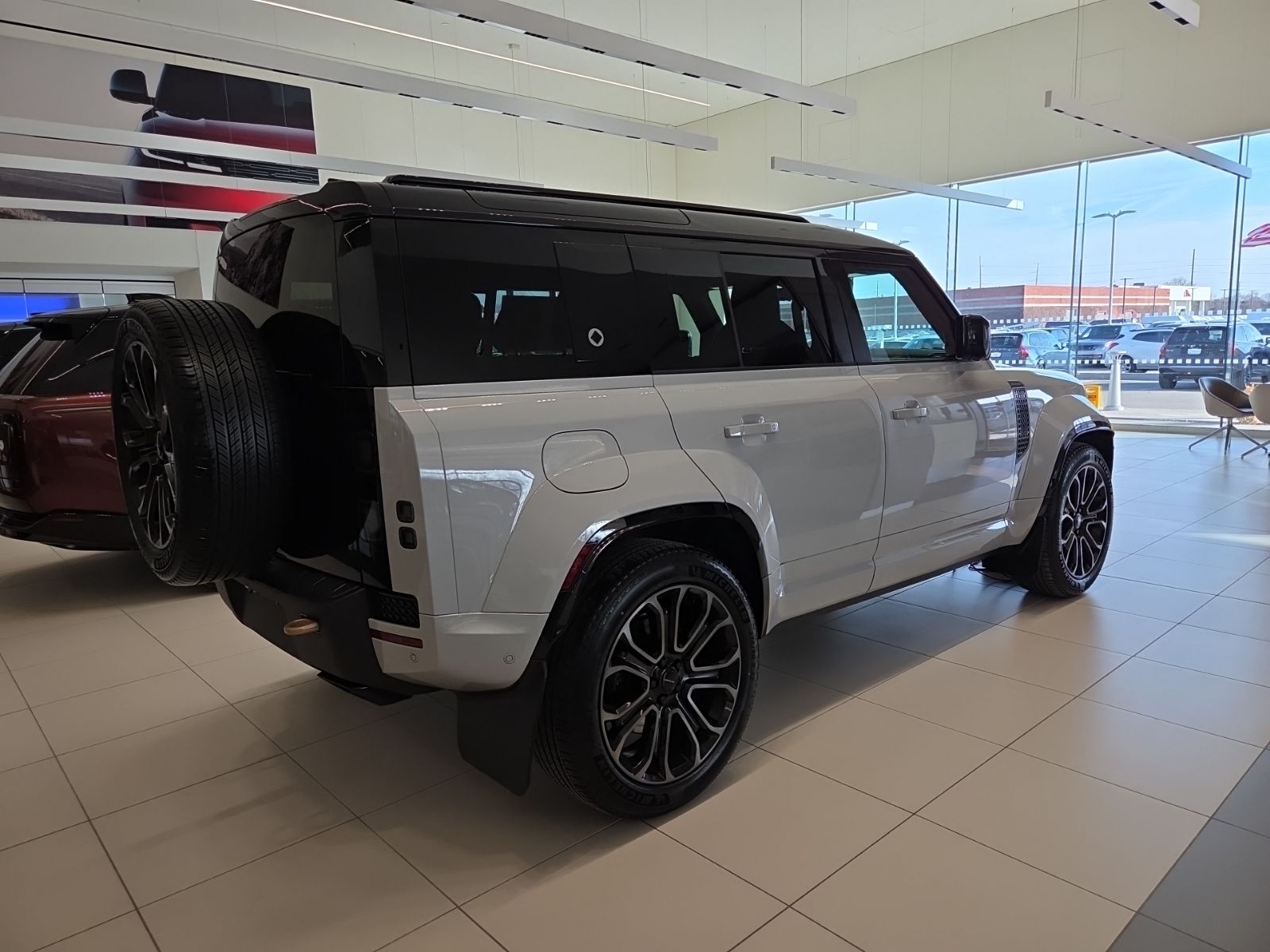 2026 Land Rover Defender OCTA - Photo 8