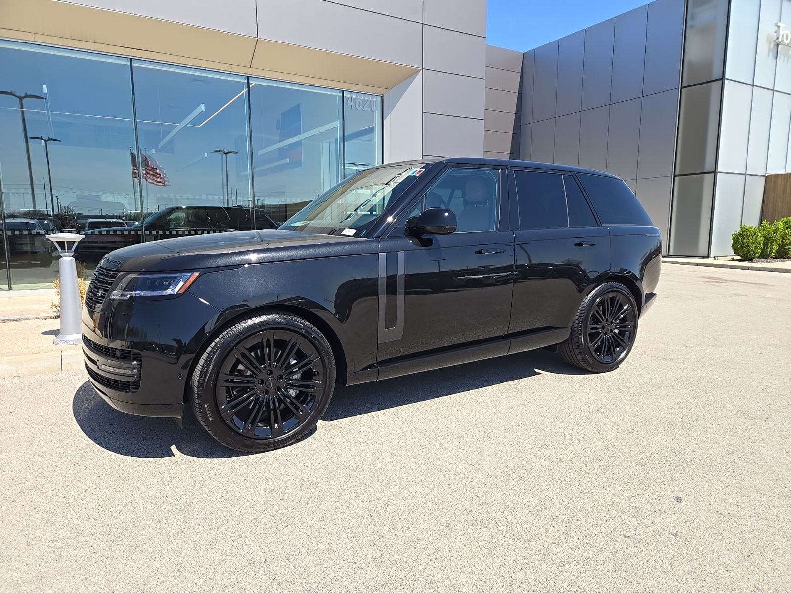2026 Land Rover Range Rover 3.0 SE SWB's photo