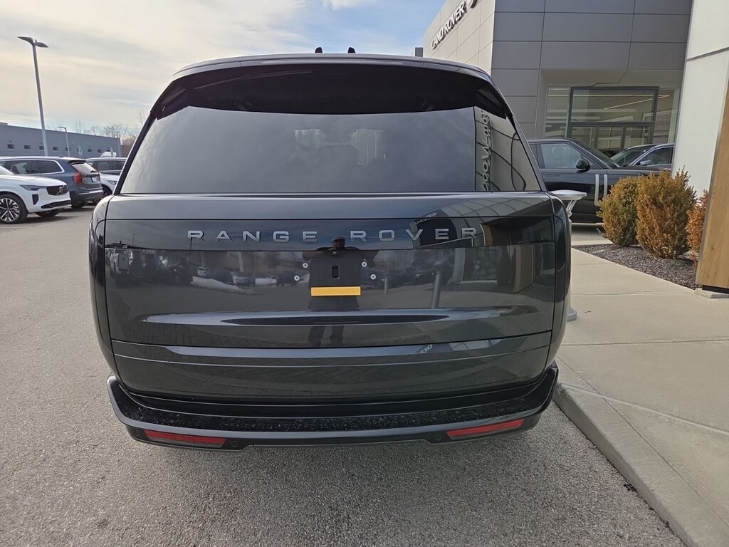 New 2026 Land Rover Range Rover SE 550PS SUV