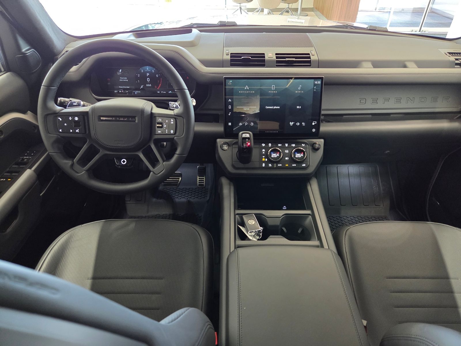 2026 Land Rover Defender OCTA - Photo 29