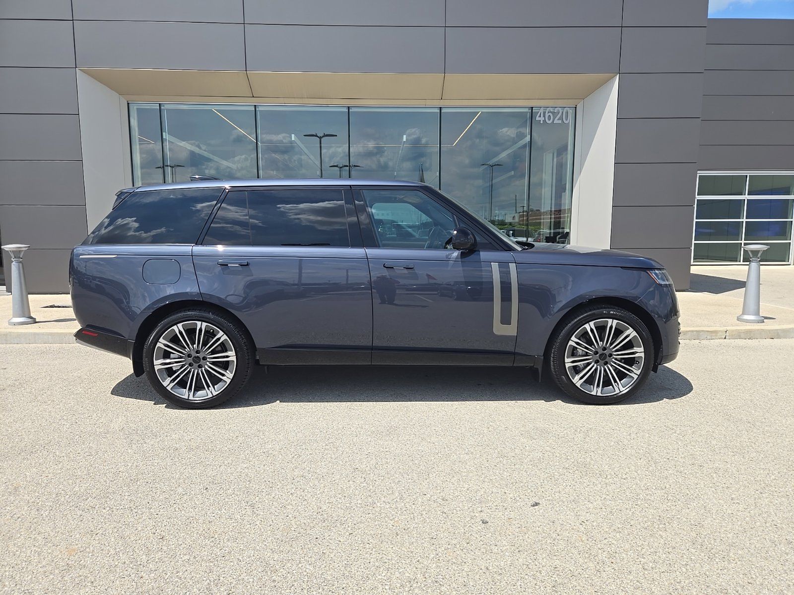 2026 Land Rover Range Rover SE - Photo 6