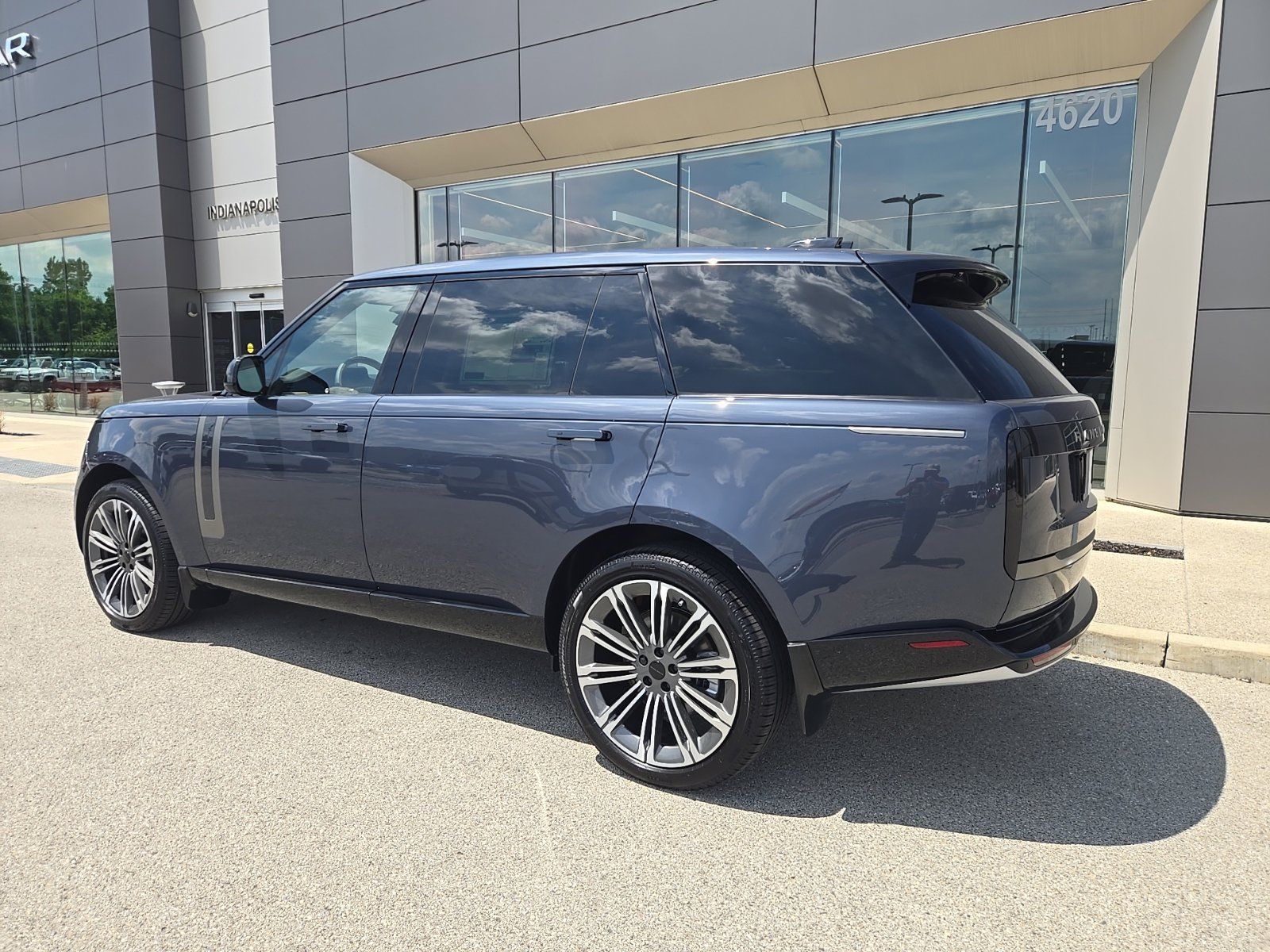 2026 Land Rover Range Rover SE - Photo 7