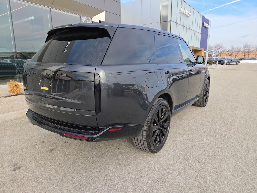 New 2026 Land Rover Range Rover SE 550PS SUV