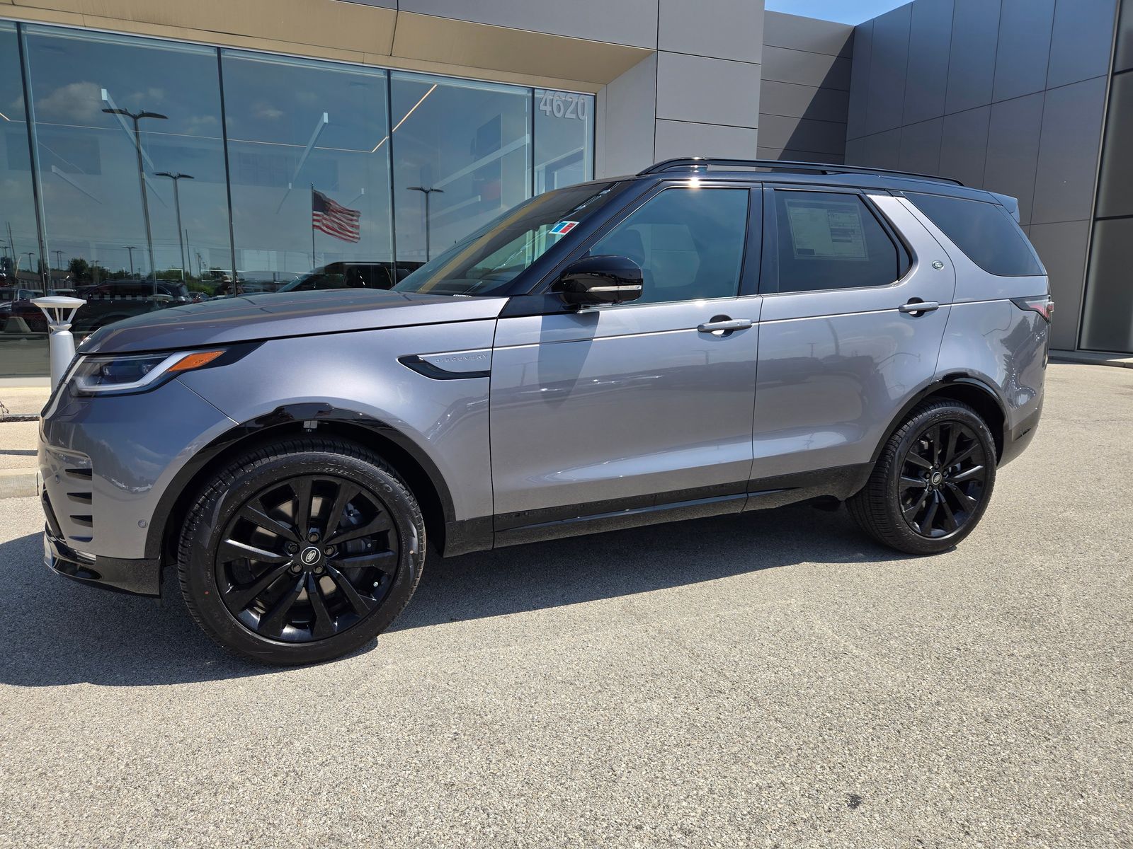 2026 Land Rover Discovery Gemini Edition - Photo 9