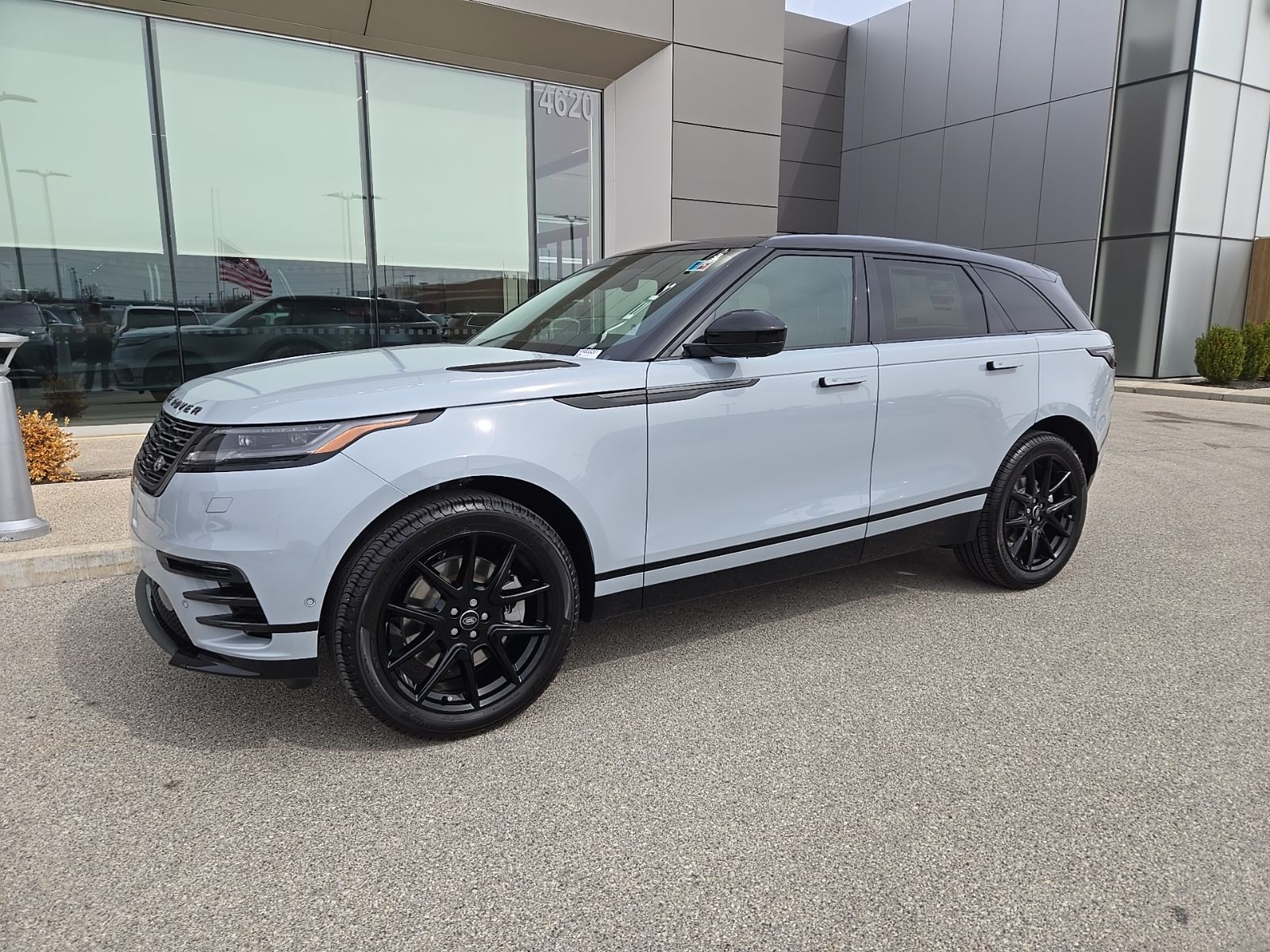 2026 Land Rover Range Rover Velar P250 Dynamic SE's photo