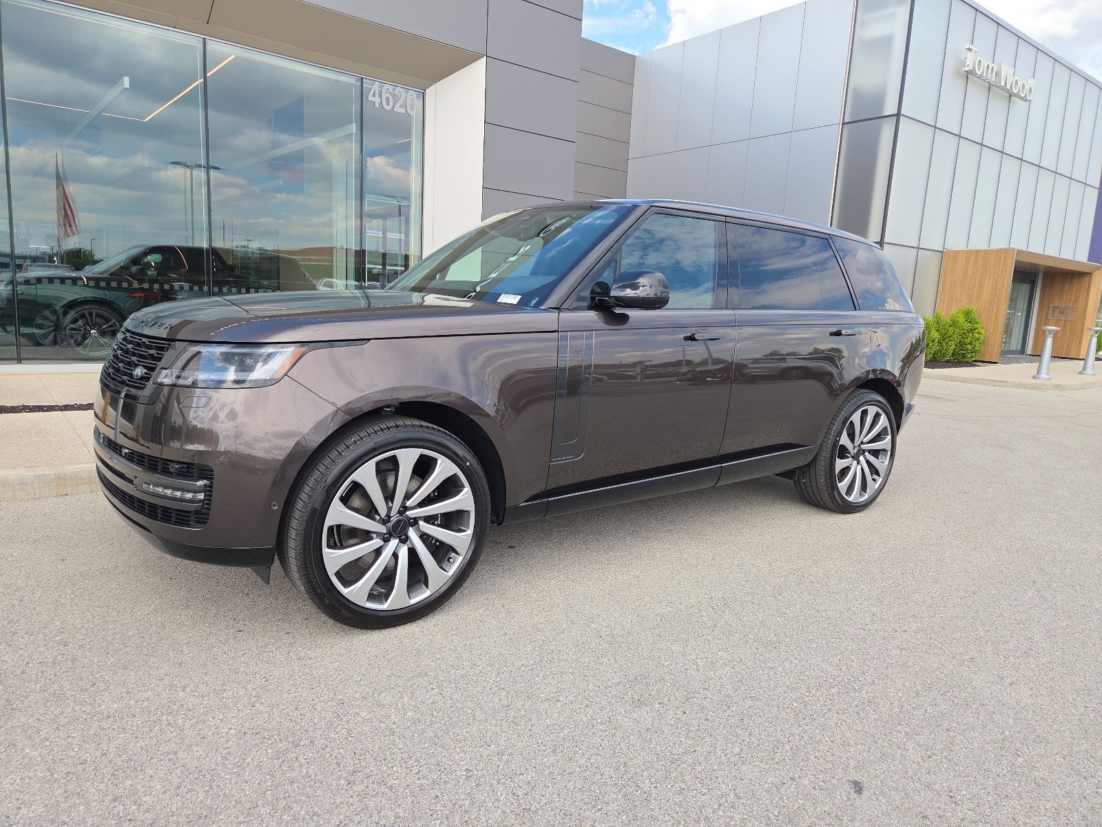 2026 Land Rover Range Rover 4.4 Autobiography LWB 5's photo