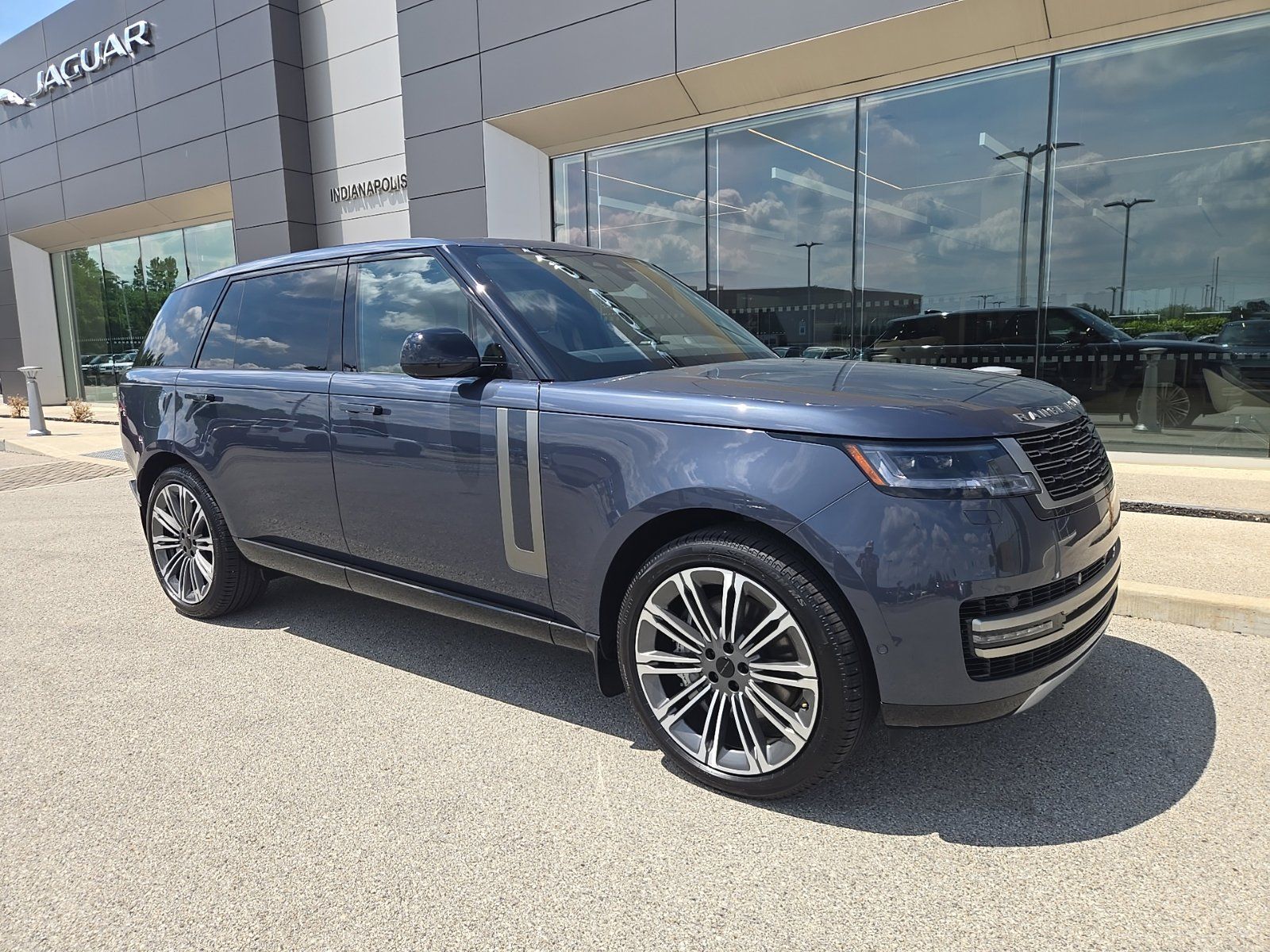 2026 Land Rover Range Rover SE - Photo 8