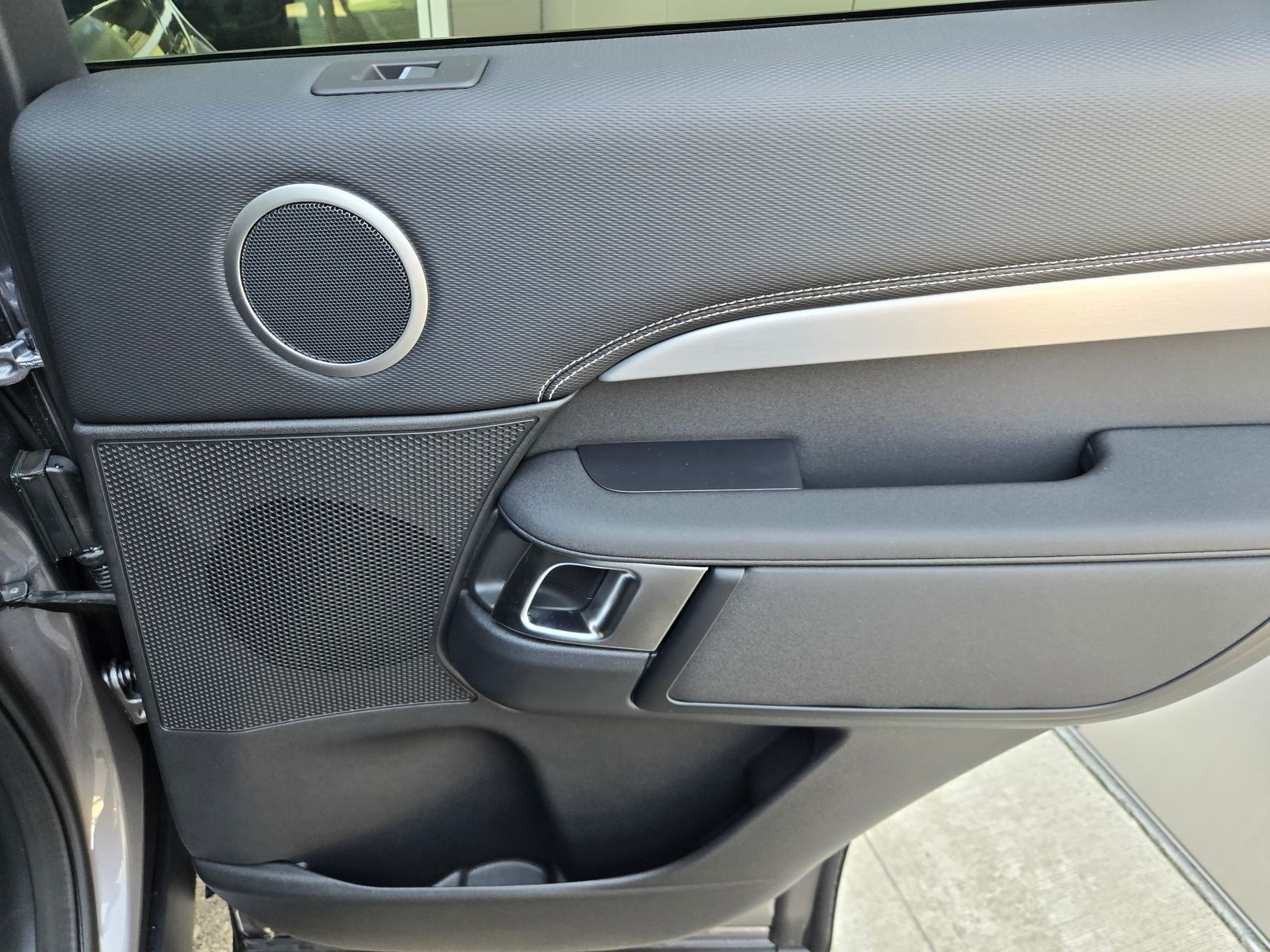 2026 Land Rover Discovery Gemini Edition - Photo 33
