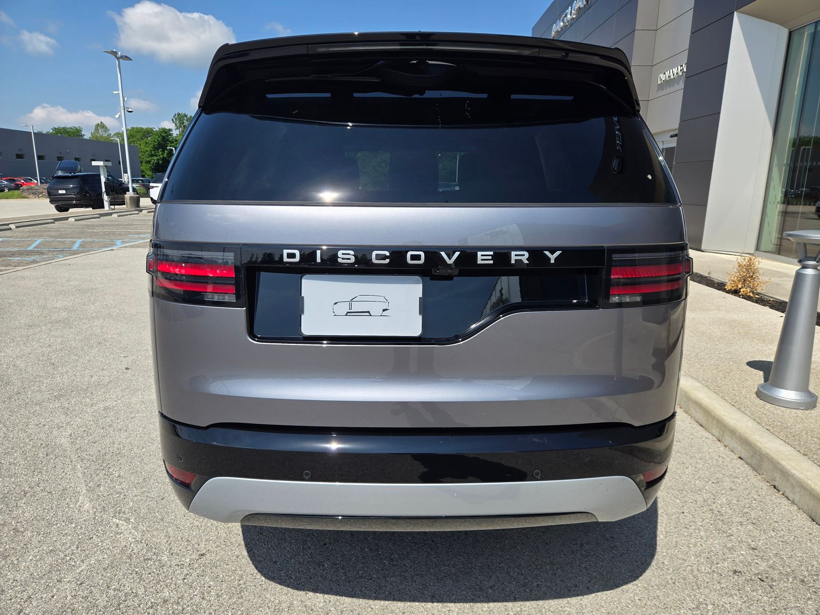 2026 Land Rover Discovery Gemini Edition - Photo 4