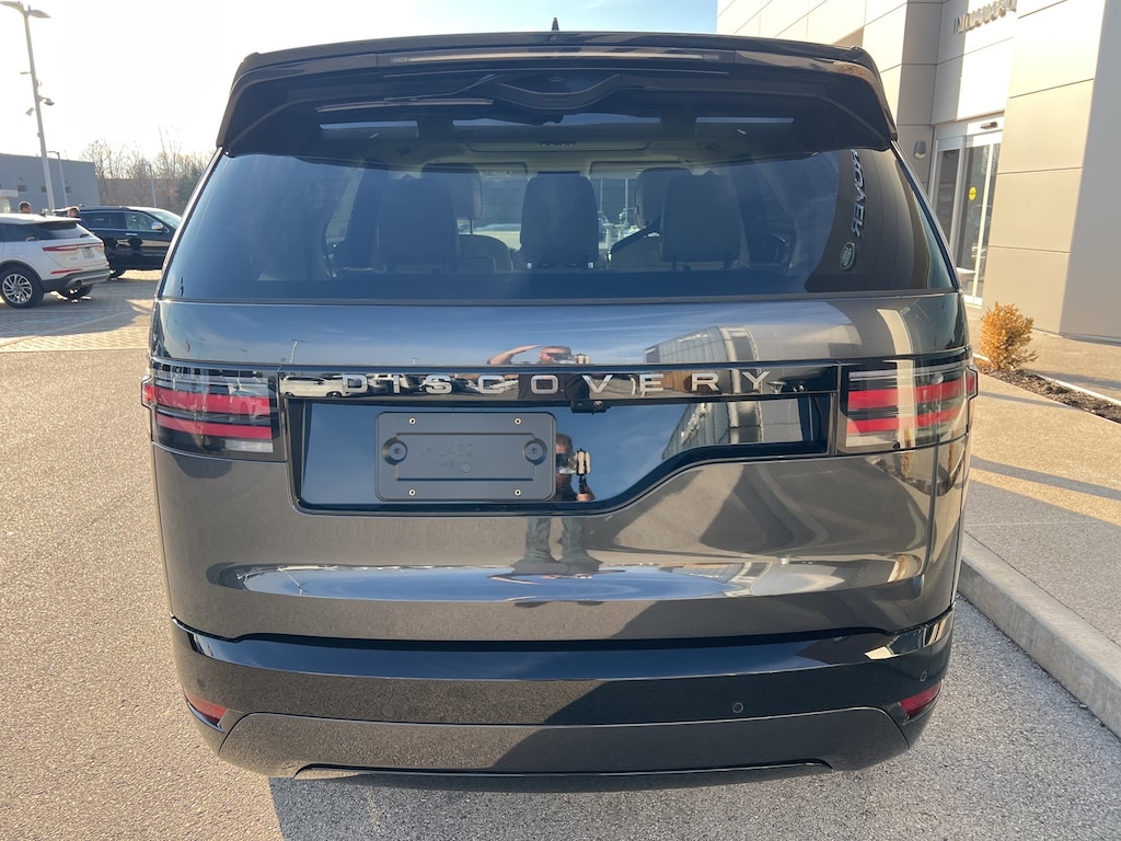 New 2026 Land Rover Discovery Dynamic SE 300PS SUV