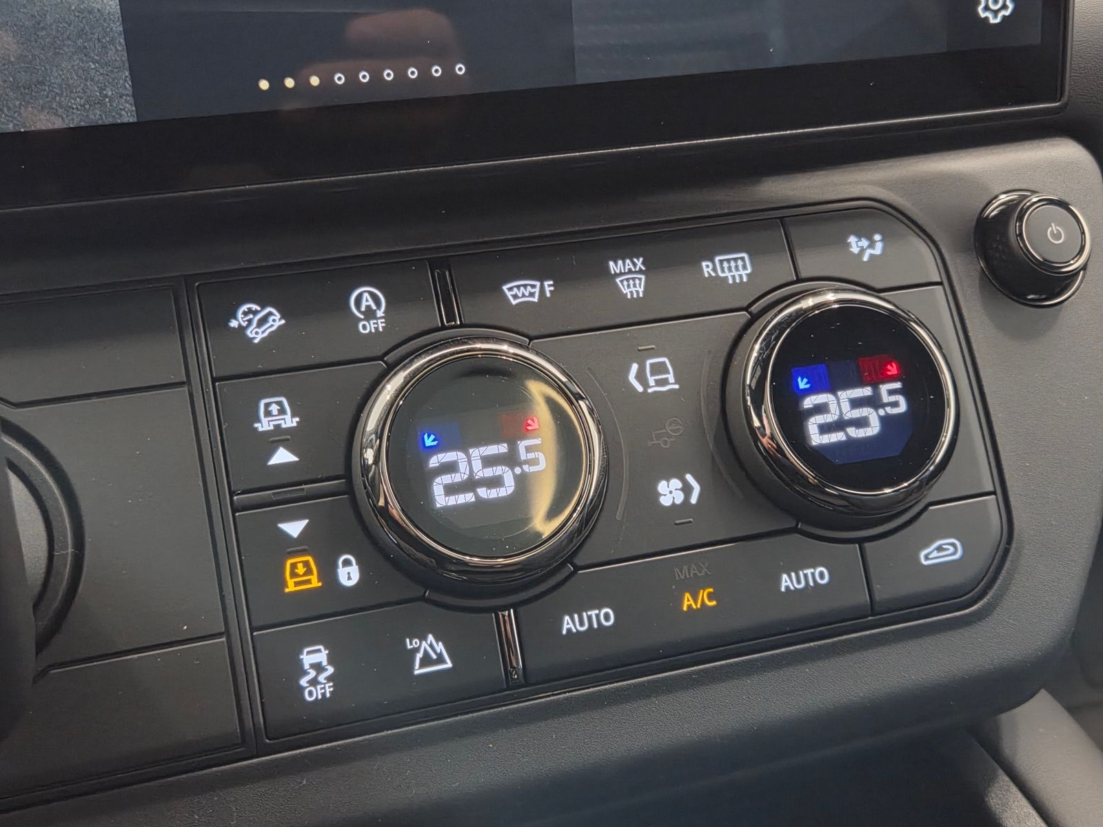 2026 Land Rover Defender OCTA - Photo 37