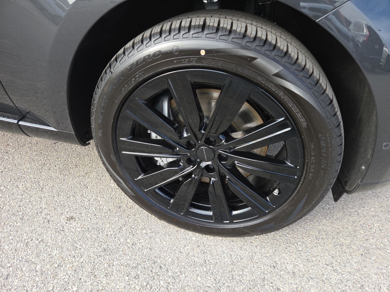2026 Land Rover Range Rover SE - Photo 13