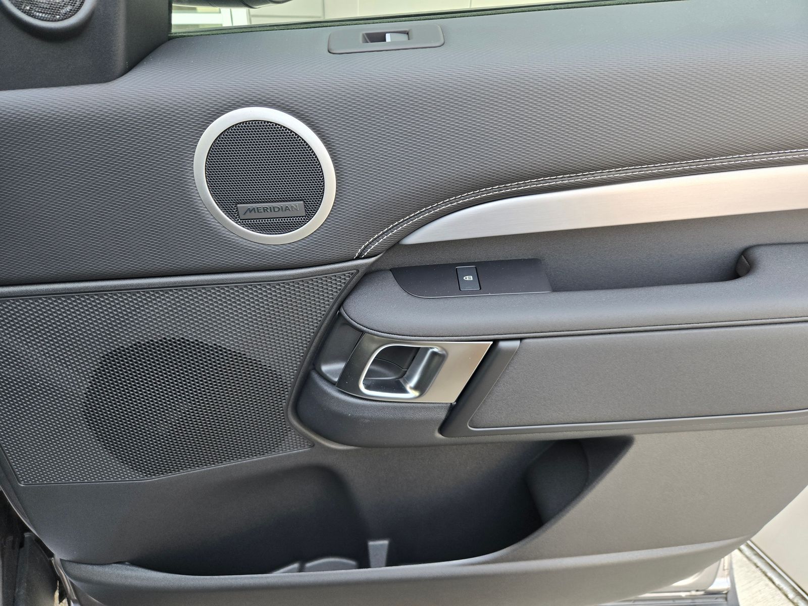2026 Land Rover Discovery Gemini Edition - Photo 31