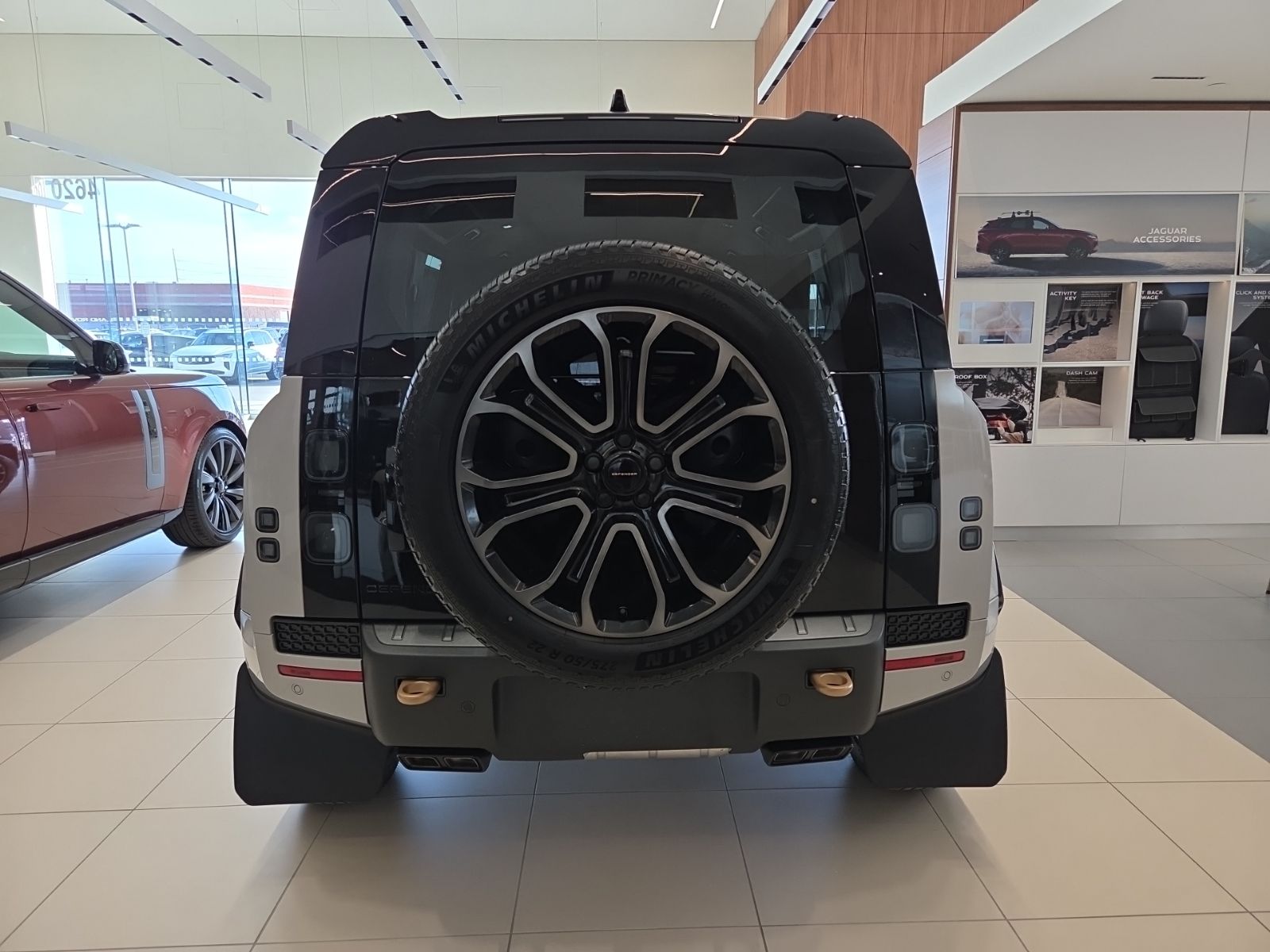 2026 Land Rover Defender OCTA - Photo 9